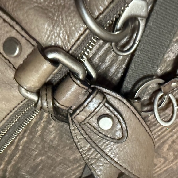 Fossil mint near new condition large Gray Leather Shoulder Bag/crossbody KEY - Picture 4 of 16